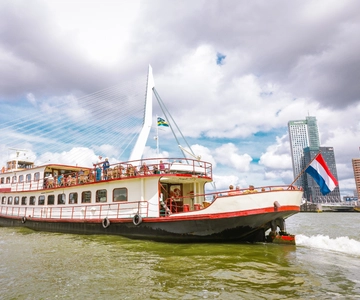 Rotterdam: Tarihi Bir Gemide Liman Gezisi