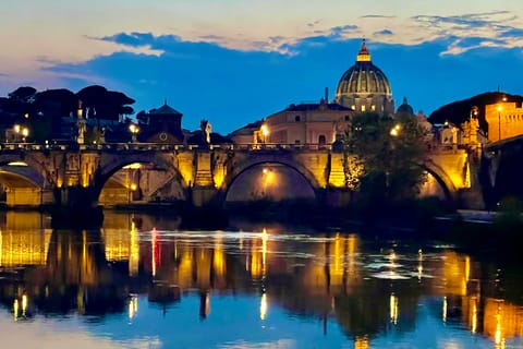 Rome: Night River Cruise with 4-Course Dinner and Live Music