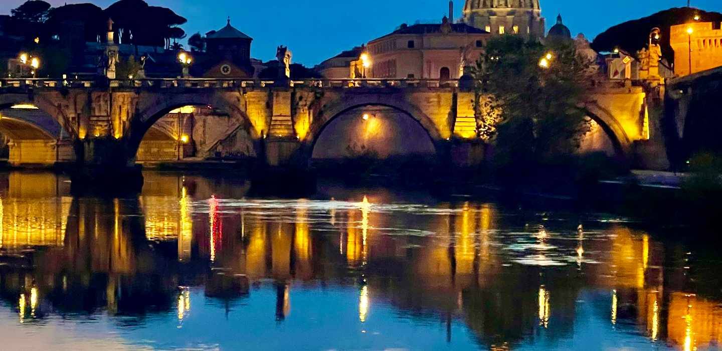 Rom: Nächtliche Flussfahrt mit 4-Gänge-Menü und Live-Musik Rom: Nächtliche Flussfahrt mit 4-Gänge-Menü und Live-Musik