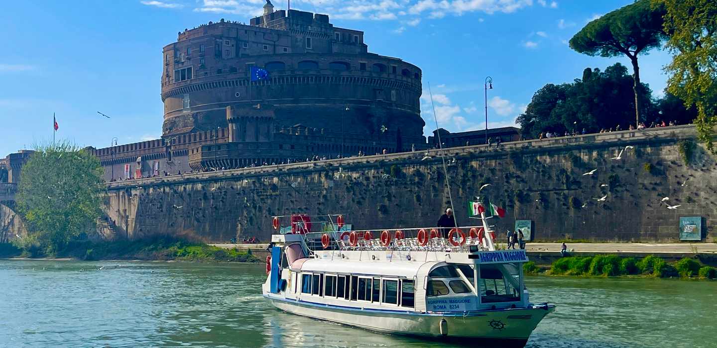 Rom: Abendliche Tiber-Flussfahrt und Aperitif an Bord Rom: Abendliche Tiber-Flussfahrt und Aperitif an Bord