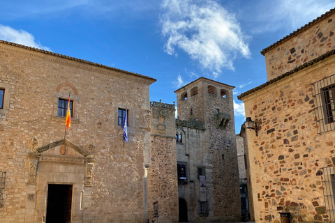Cáceres: Full Sightseeing Tour of the Historic Center with Local Guide in Spanish
