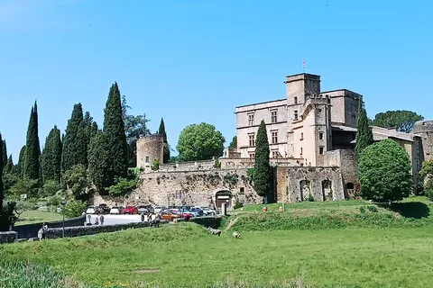 From Aix-en-Provence: Luberon Perched Villages Guided Tour