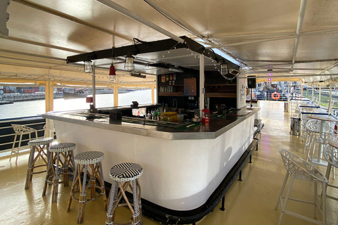 Lisbon: New Year's Eve Onboard w/drinks, music & fireworks Lisbon: New Year's Eve Barco EVORA with Drinks, DJ & Snacks