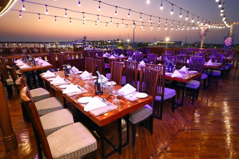 Dubai: dhow-cruise met dinerbuffet en drankjes