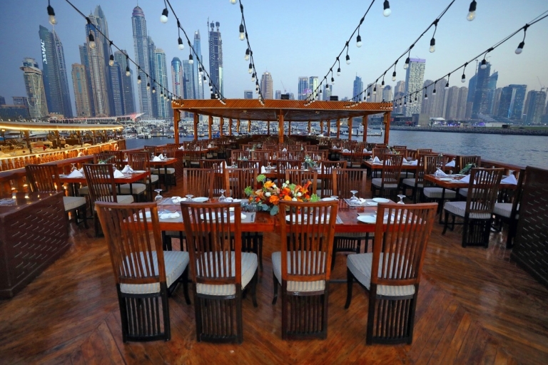 Dubaj: Rejs łodzią Dhow z kolacją w formie bufetu i napojami