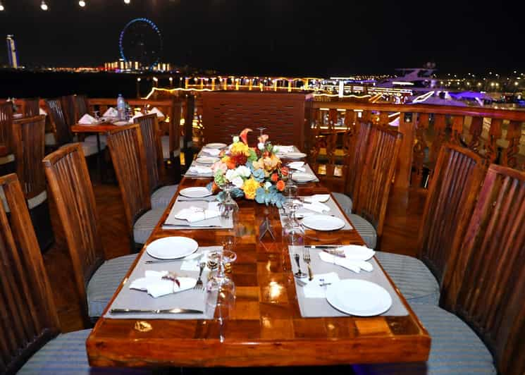 Dubai Dhow Cruise Met Internationaal Buffet Diner Getyourguide