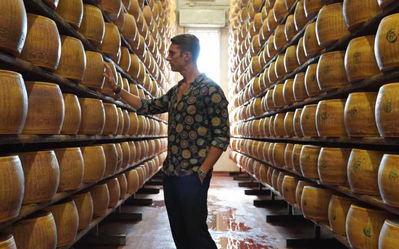 From Parma: Parmigiano and Parma Ham Guided Food Tour
