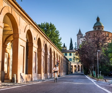 Bologna: Porticoes and Basilica San Luca Guided Tour