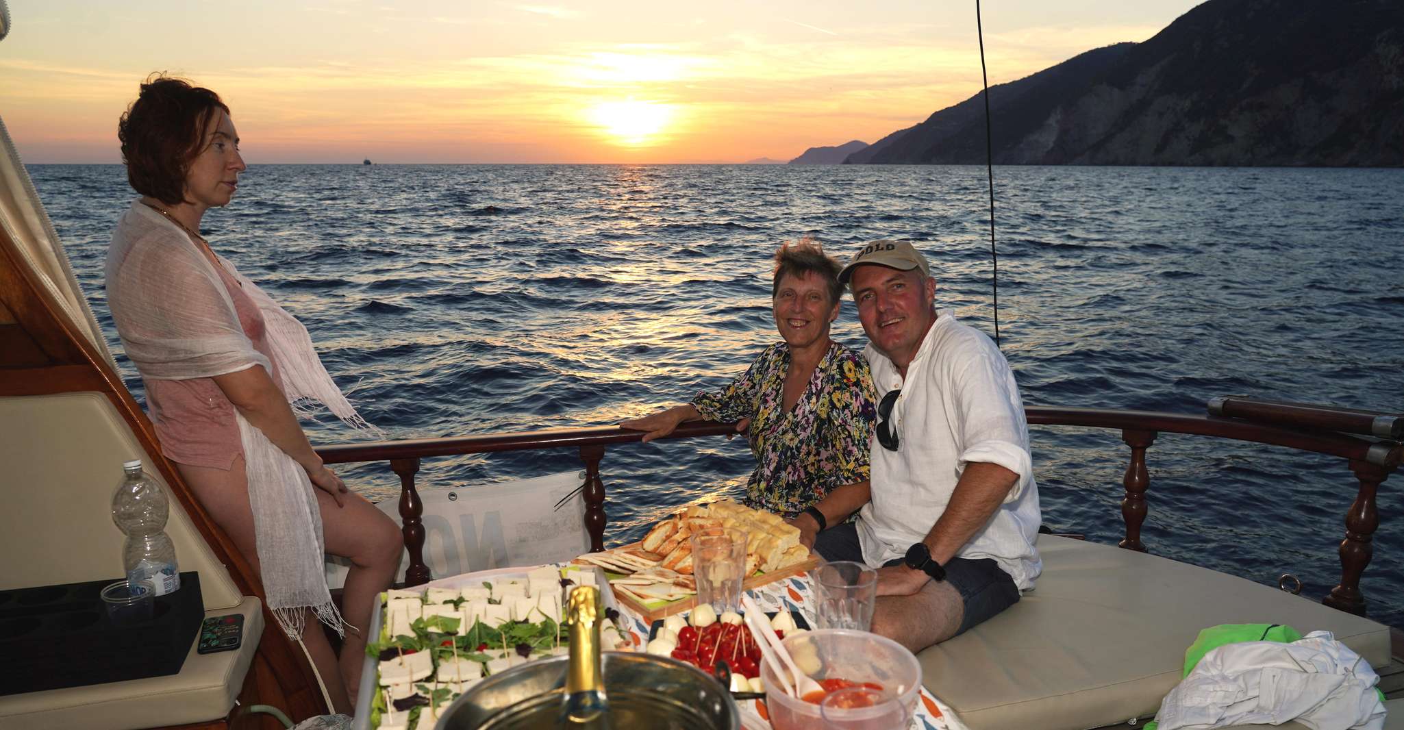 Portovenere, Sunset Cruise with Aperitif and Dinner - Housity