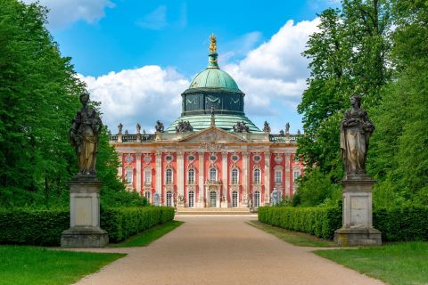 Tour privato di Potsdam Royal Palaces & Gardens Black Van