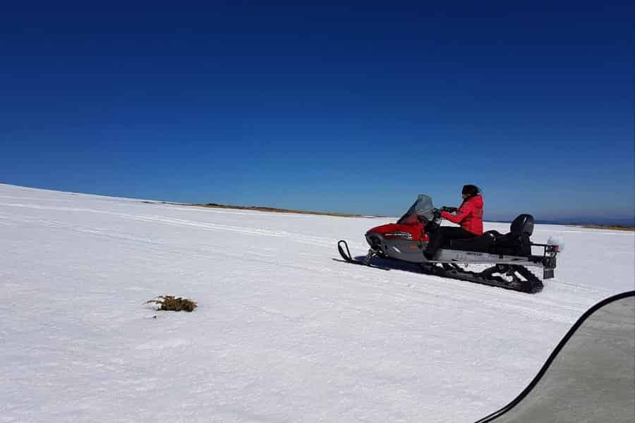 Borovets: Kaution für Schneemobil-Safari mit Instruktor. Foto: GetYourGuide Borovets: Kaution für Schneemobil-Safari mit Instruktor. Foto: GetYourGuide