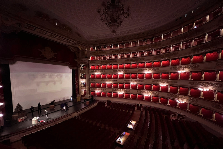 Mediolan: wycieczka z przewodnikiem po teatrze La Scala bez kolejkiOpcja standardowa