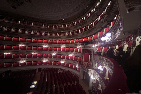 Milán: Visita guiada sin colas al Teatro de la ScalaOpción Estándar