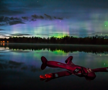 Ylläs: Northern Lights Ice-Floating Experience with Transfer