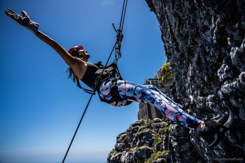 Città del Capo: esperienza di discesa in corda doppia dalla Table MountainCittà del Capo: esperienza di discesa in corda doppia sulla Table Mountain