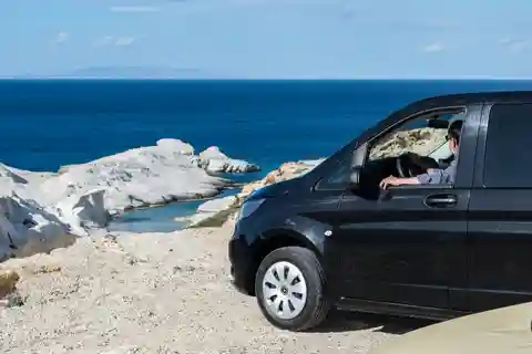 Plaka: Excursão particular aos destaques de Milos com serviço de busca no hotel