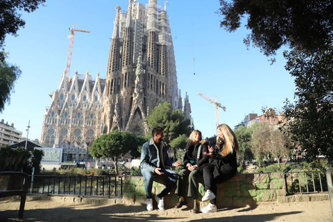 Barcelona: Sagrada Familia Skip The Line Insider Guided Tour Tour in Spanish (Monday)