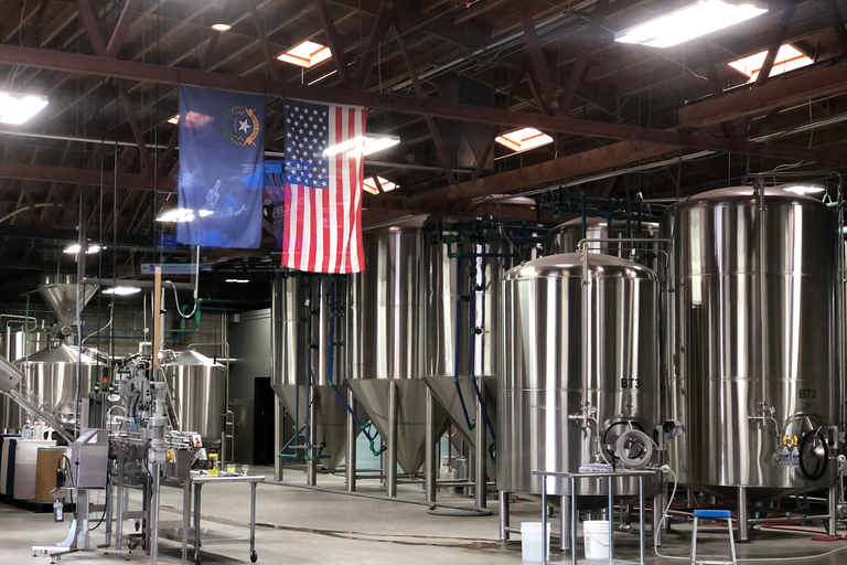 Las Vegas: wycieczka po browarze imprezowym autobusem z 3 lotami piwaWycieczka po browarze w Las Vegas autobusem imprezowym z 3 lotami piwa