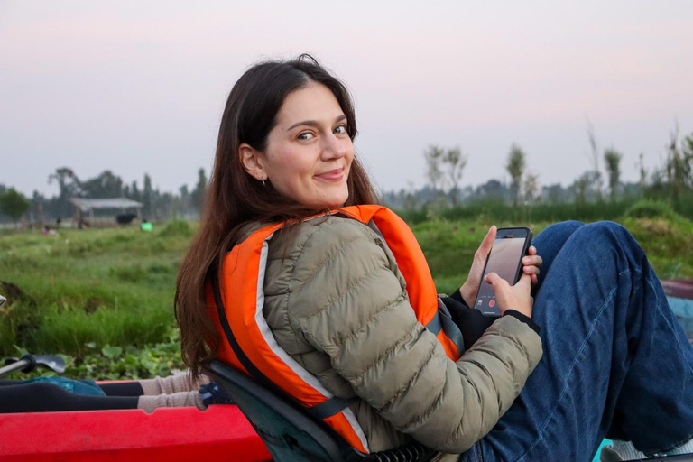 Tour in kayak a Xochimilco: campi di calendula e sapori del giorno dei mortiTour in kayak all'alba a Xochimilco
