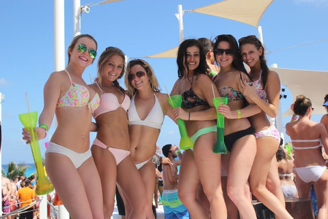 Las Vegas: Pool Party Crawl mit dem Party BusGruppenreise