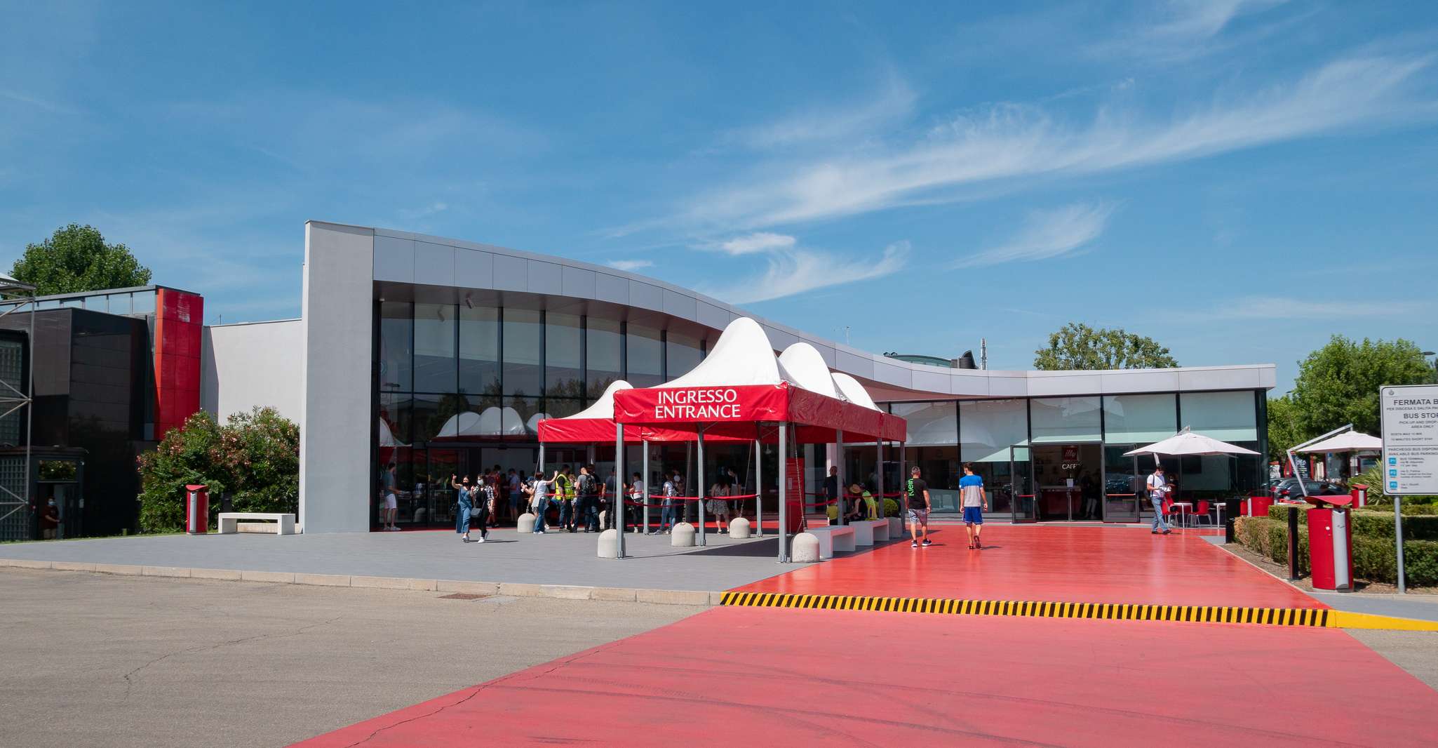 Bologna, Ferrari VIP-Erlebnis mit Test Drive und Museum - Hizvo
