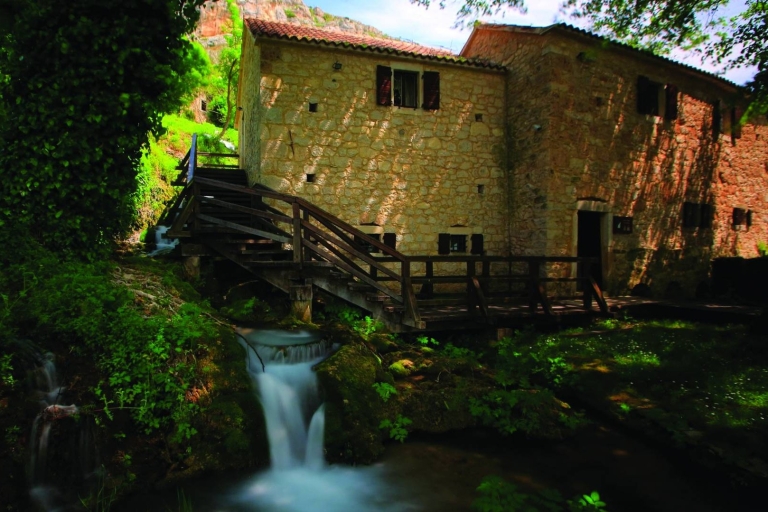 Private Krka-Wasserfalltour ab Split mit Weinverkostung und MittagessenStandard Option