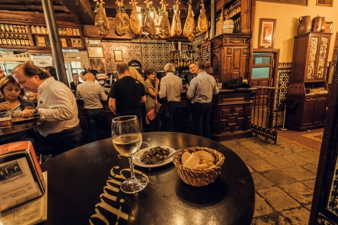 Sevilla: Taste of Tapas Tour met tapas en drankjes inbegrepen