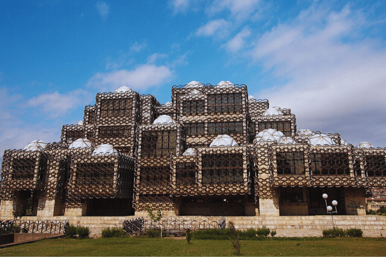 Från Tirana/Durres: Dagstur till Pristina &amp; Prizren Kosovo