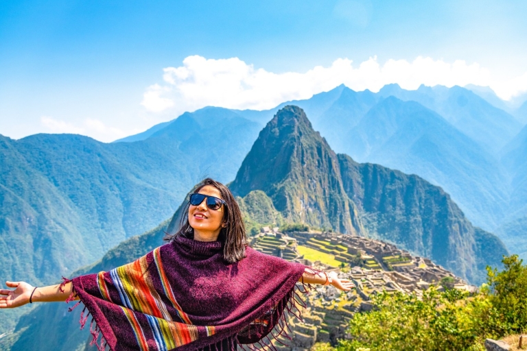 Heilige Vallei en zonsopgang in Machu Picchu door Panoramische trein