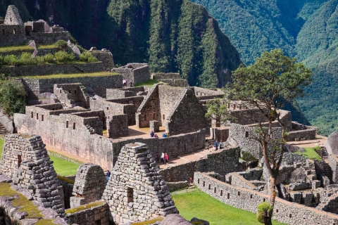 Heilige Vallei en zonsopgang in Machu Picchu door Panoramische trein