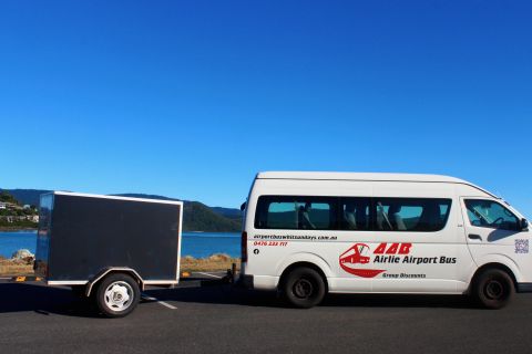 Airlie Beach: Private Bus from/to Whitsunday Coast Airport