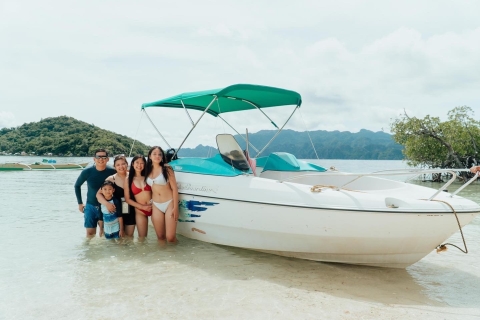 Coron: privé eilandhoppende tour op een jacht of speedbootPrivé speedboottocht met ophalen en wegbrengen