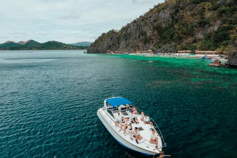 Coron: Private Island-Hopping Tour on a Yacht or Speedboat