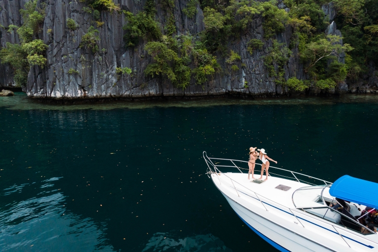 Coron: Prywatna wycieczka po wyspach na jachcie lub łodzi motorowejPrywatna wycieczka łodzią motorową z odbiorem i dowozem