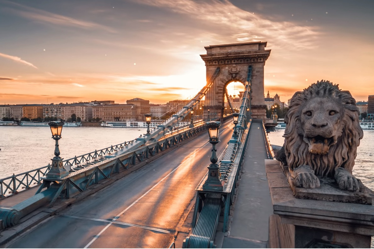 Budapest: tour guiado en autobús de 4 horas con crucero por el río