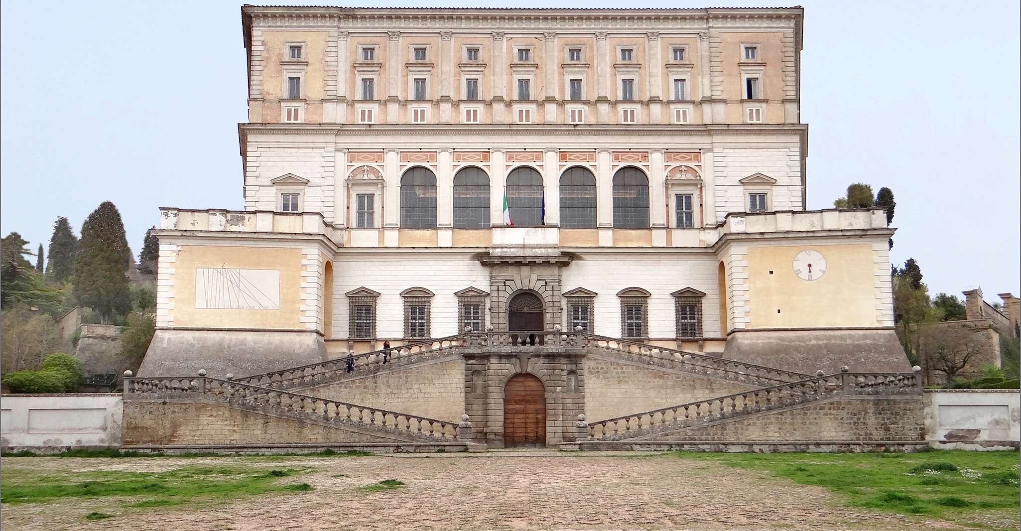 Caprarola: tour guidato privato a Palazzo Farnese con ingresso