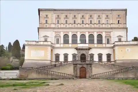 Caprarola: Private Villa Farnese Guided Tour with Entry