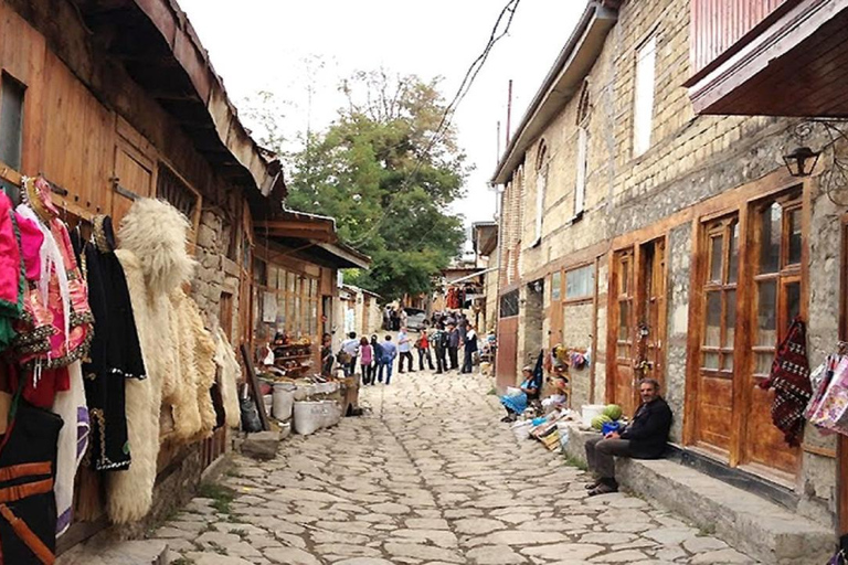 De Baku: Sheki Private Day TripDe Baku: viagem privada de um dia a Sheki com traslados de hotel