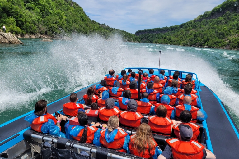 Ab Lewiston: Jetboot-Tour auf dem Niagara RiverLewiston USA: Jet-Boat-Tour auf dem Niagara River - nass