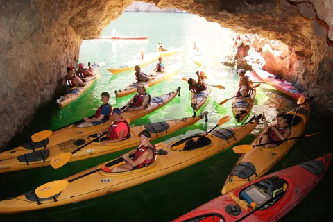 Vanuit Las Vegas: Emerald Cave Kajak Tour met Shuttle ophaalservice