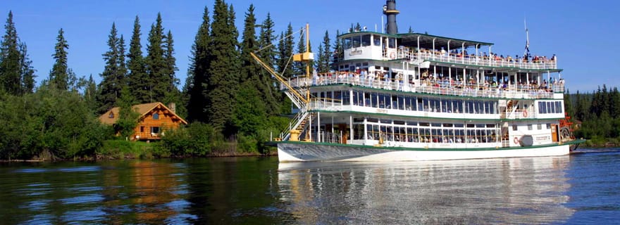 Fairbanks : Croisière en bateau et visite d'un village local