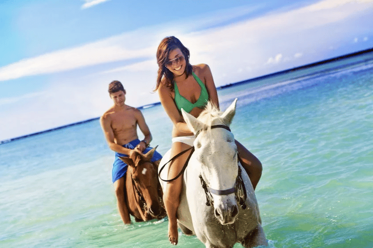 (Falmouth: Paseos a caballo por el océano y Rafting en bambú