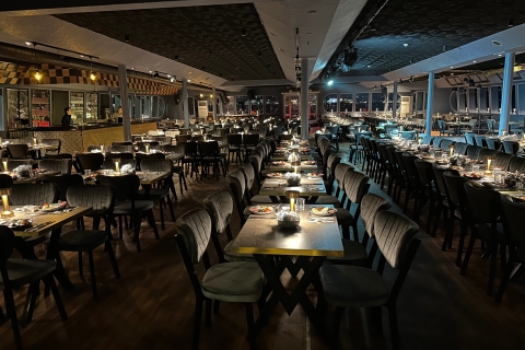 Istanbul : dîner-croisière de luxe sur le BosphoreMenu standard, boissons sans alcool illimitées et transfert