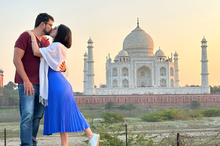 Geführte Tour durch das Taj Mahal & Mausoleum inklusive Eintrittspreis