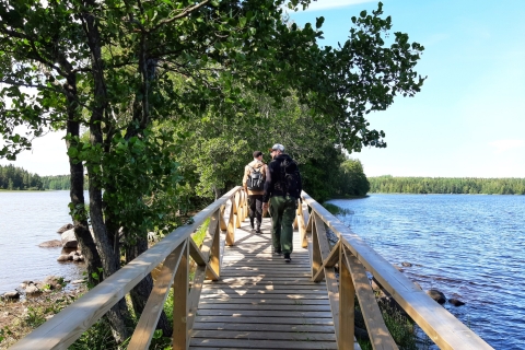 Von Helsinki aus: Wanderung durch den Liesjärvi-NationalparkMagische Taigawald-Wanderung