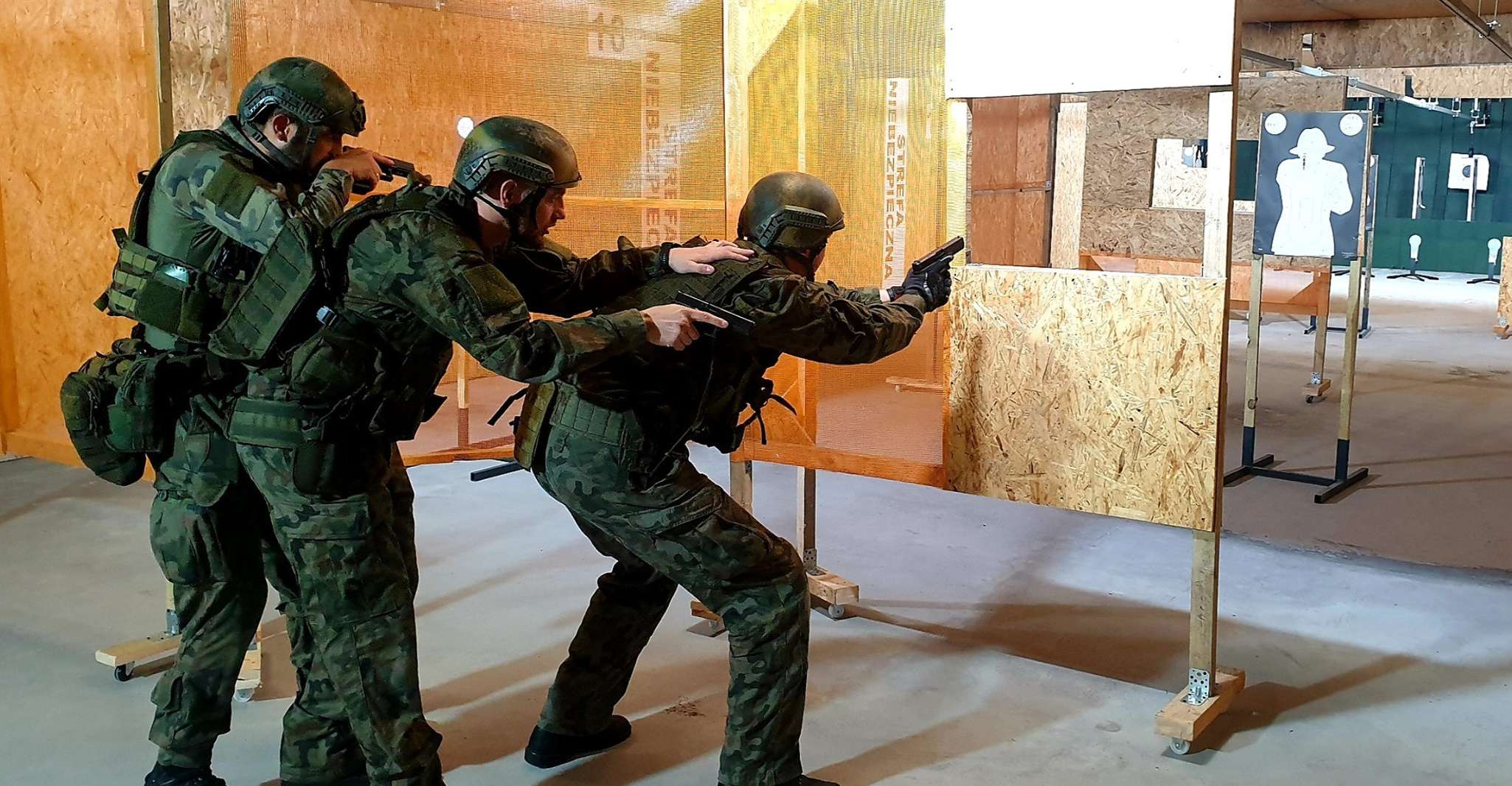 Gdansk, Firearm Shooting Experience with Instructor - Housity