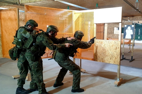 Danzig: Schusswaffenerlebnis mit AusbilderPolnischer Berufssoldat