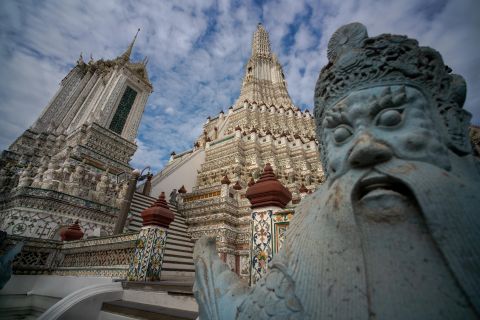 Bangkok: tour guidato a piedi di Wat Pho e Wat Arun