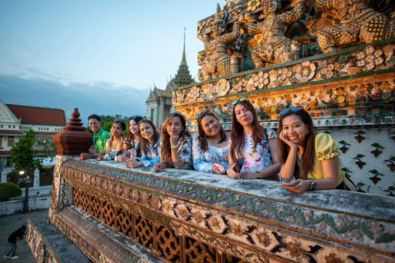 Bangkok: wycieczka piesza z przewodnikiem po świątyniach Wat Pho i Wat ArunBangkok: Wat Pho i Wat Arun Walking Tour