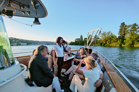 Gourmet cruise in the heart of Lyon